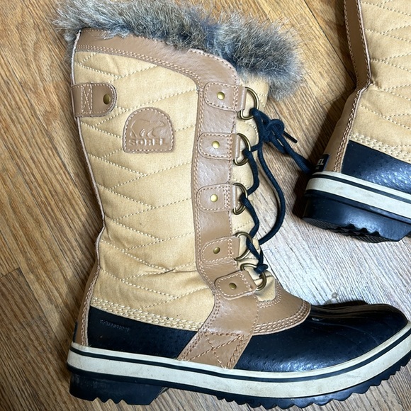 Sorel Tofino II Boots - Picture 3 of 10